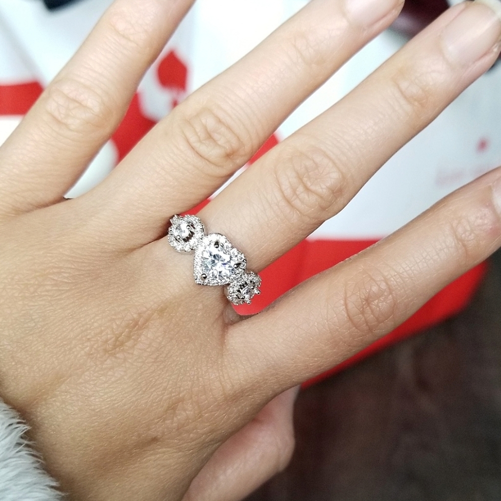 💎NEW💎 3 STONES HALO HEART RING - Picture 2 of 5